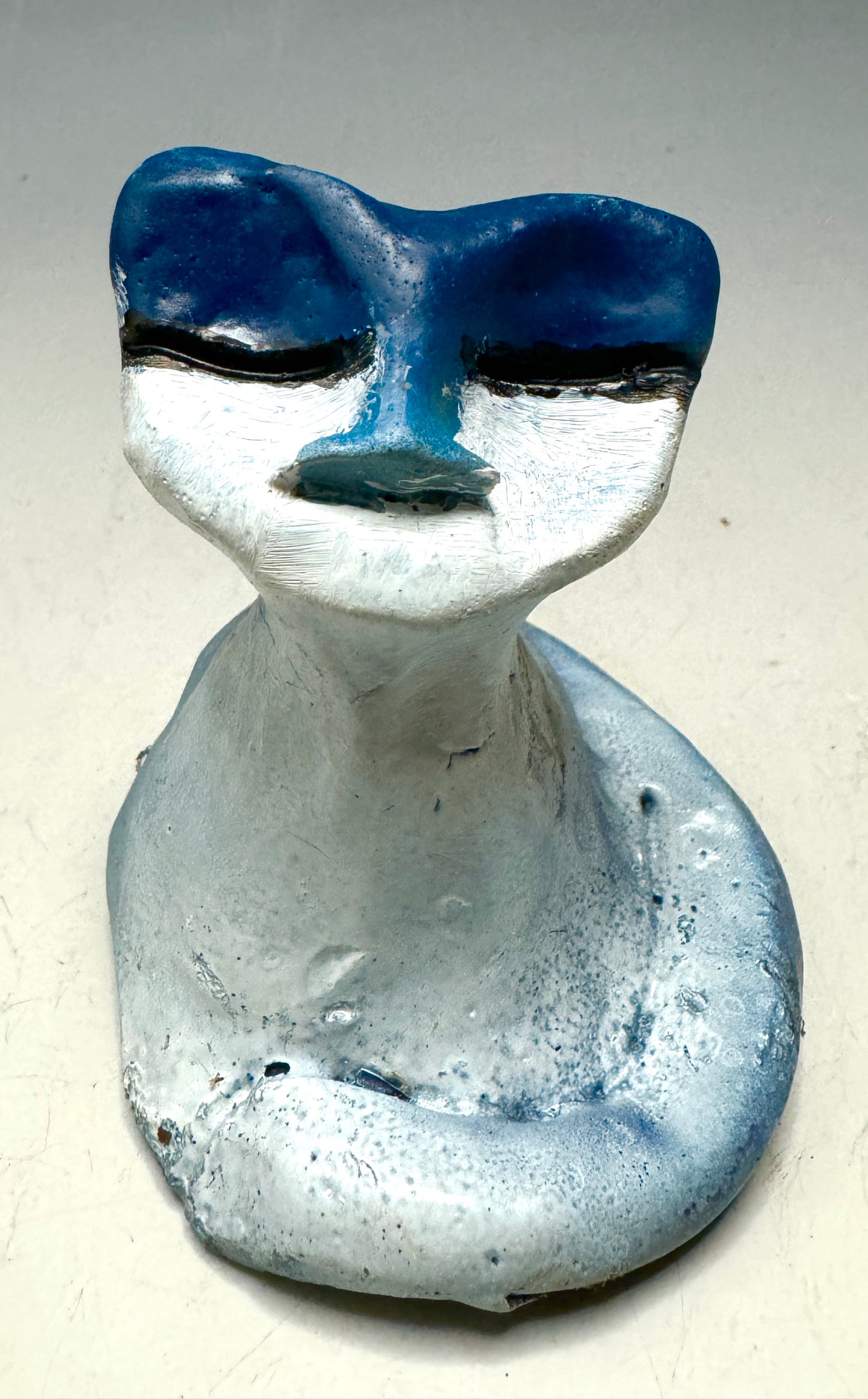 Measuring 4" x 4" x 3", this blue and white lightweight Hello Kitty brings fun and cheer to any room. Its cheerful kitty character ensures it will be a much-loved addition to any home.