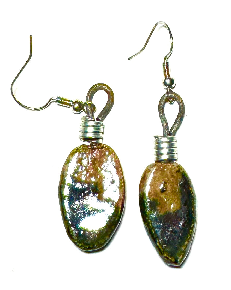 Take a daring fashion risk with the ER-15 earrings! These lightweight rectangle earrings feature a unique shimmery copper luster that adds an eye-catching sparkle to any look. Delicately crafted at 1/2 ounce, they're designed to go anywhere. Be bold and make a statement!