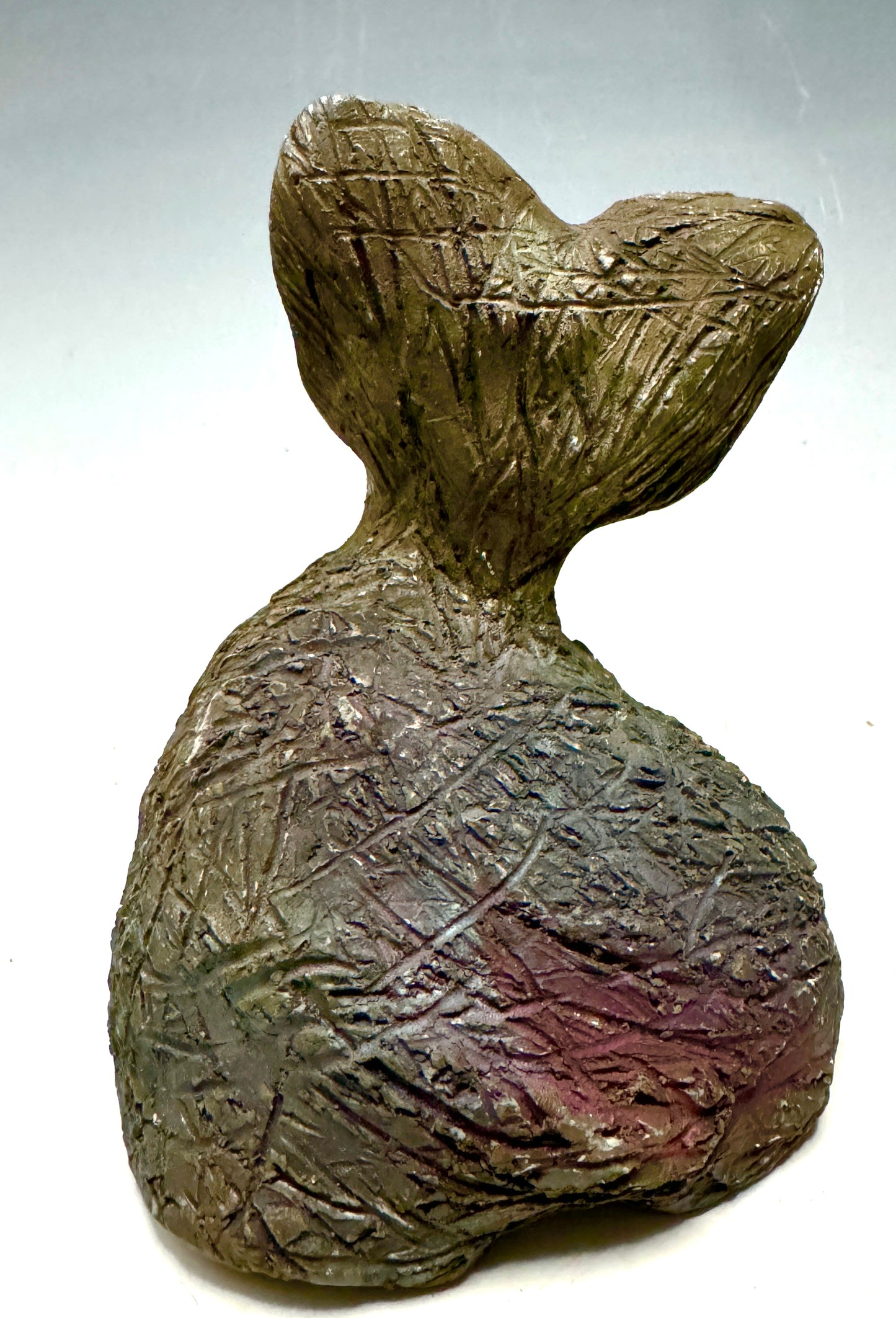 She's a pet with major big head 4" x 4" x 3 " personality! This tiny wonder packs a powerful punch, boasting a stunning metallic patina and a lightweight design. Let her bring joy to any room with her endearing kitty cheer - she's sure to win your heart!