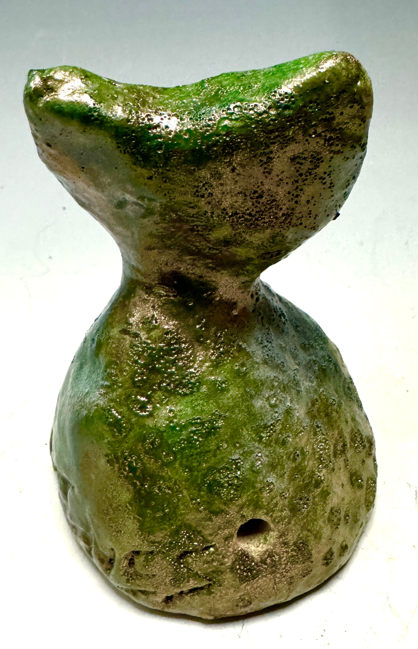Welcome HK-9, the purr-fectly marvelous mouser mate! She's 4.5' x 3" x 4" of lightweight love, adding that spark to any room. Her dazzling emerald green and 5oz fluff brings a grin to your face. Get a mood boost with this pawsome pussycat pal!