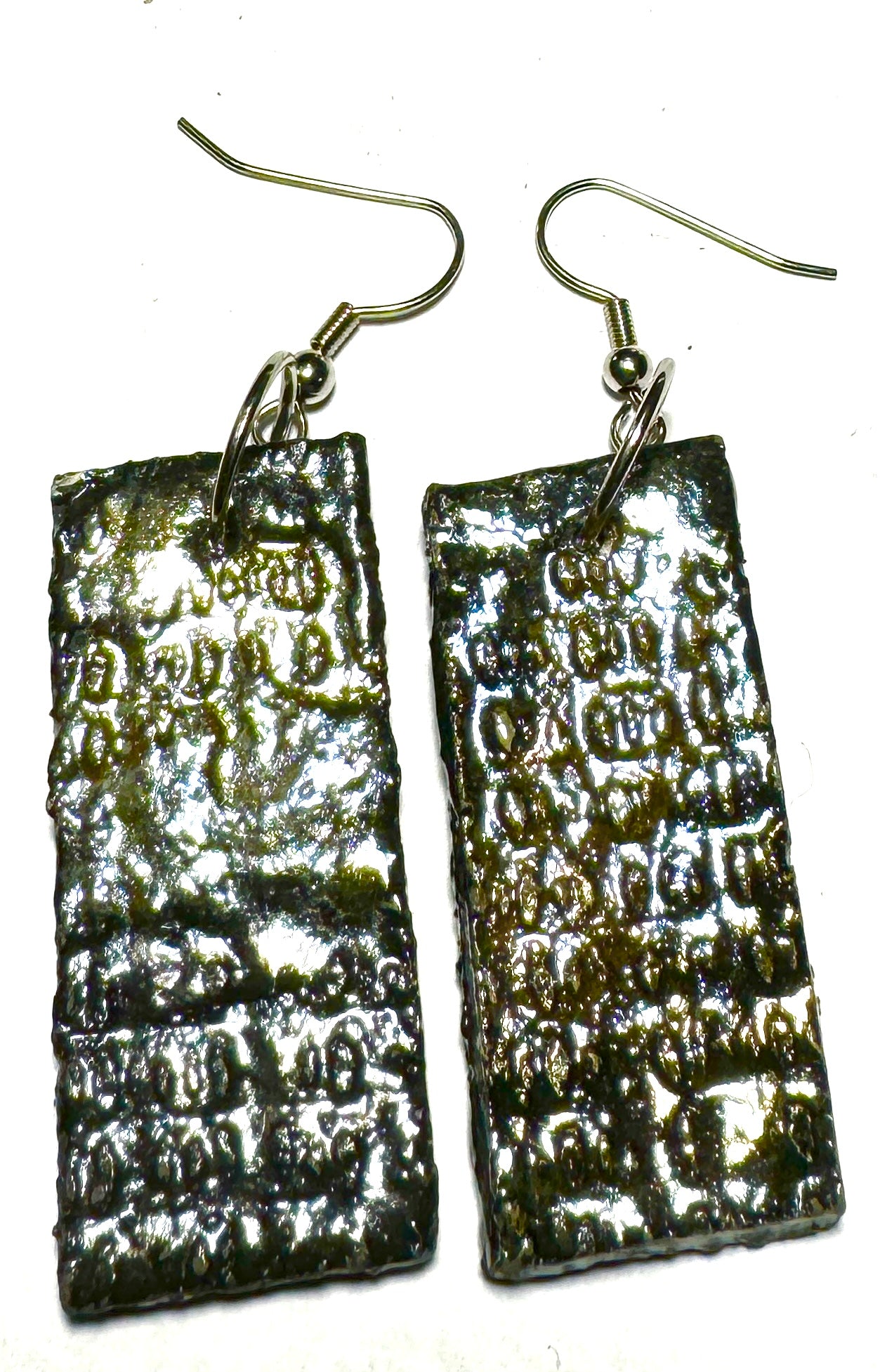 Raku Fired Earrings Shimmery Copper Luster Glazed on both sides 1/2 ounce The Raku Fired Earrings have a unique copper luster glaze that adds a special touch to any outfit. They come in a convenient 1/2 ounce pack, so you can easily take them on the go.