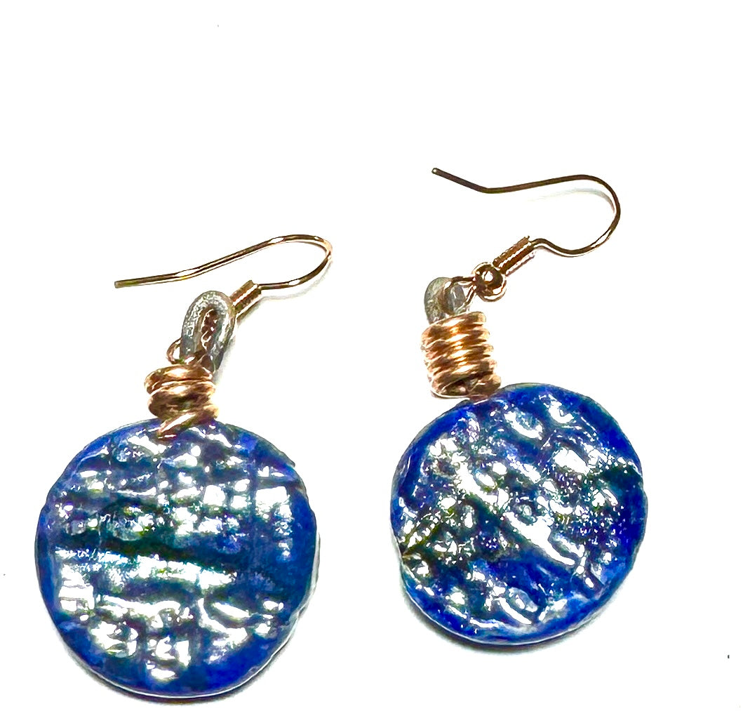 Raku Fired Earrings Shimmery Copper Luster Glazed on both sides 1/2 ounce The Raku Fired Earrings have a unique copper luster glaze that adds a special touch to any outfit. They come in a convenient 1/2 ounce pack, so you can easily take them on the go.