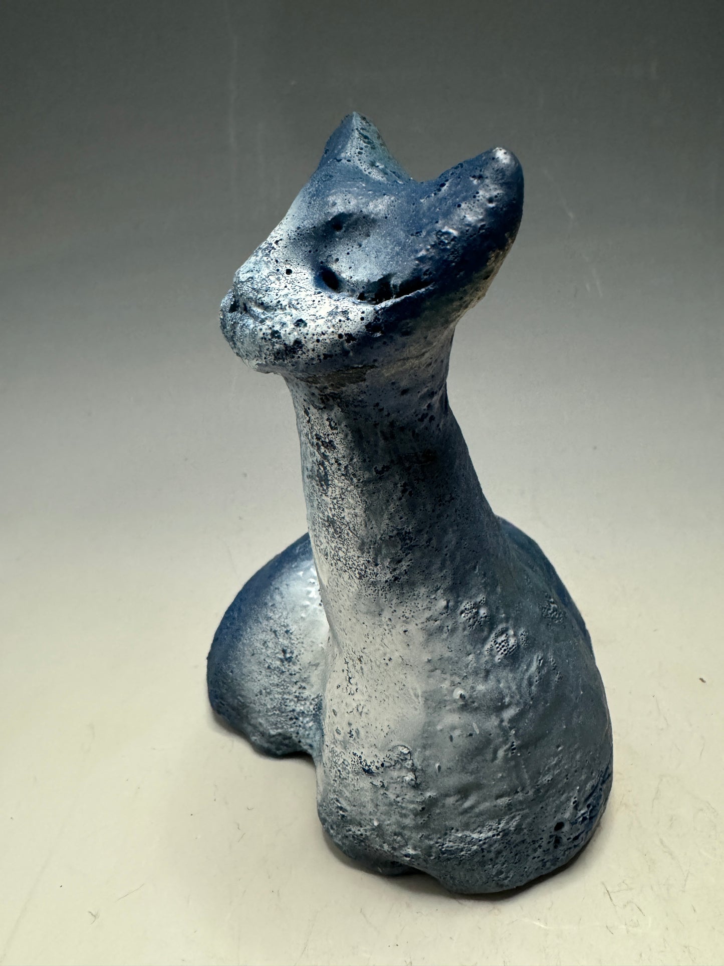 Welcome HK-10: 6.5' x 4" x 6" of exquisite embrace! Offer your beloved a remarkable mouser mate, featherweight at only 1.5 lbs, mesmerizingly-hued in sky blue fur. Fling your dwelling with delight as she radiates a beaming grin. Prepare to be delighted by this remarkable feline friend!
