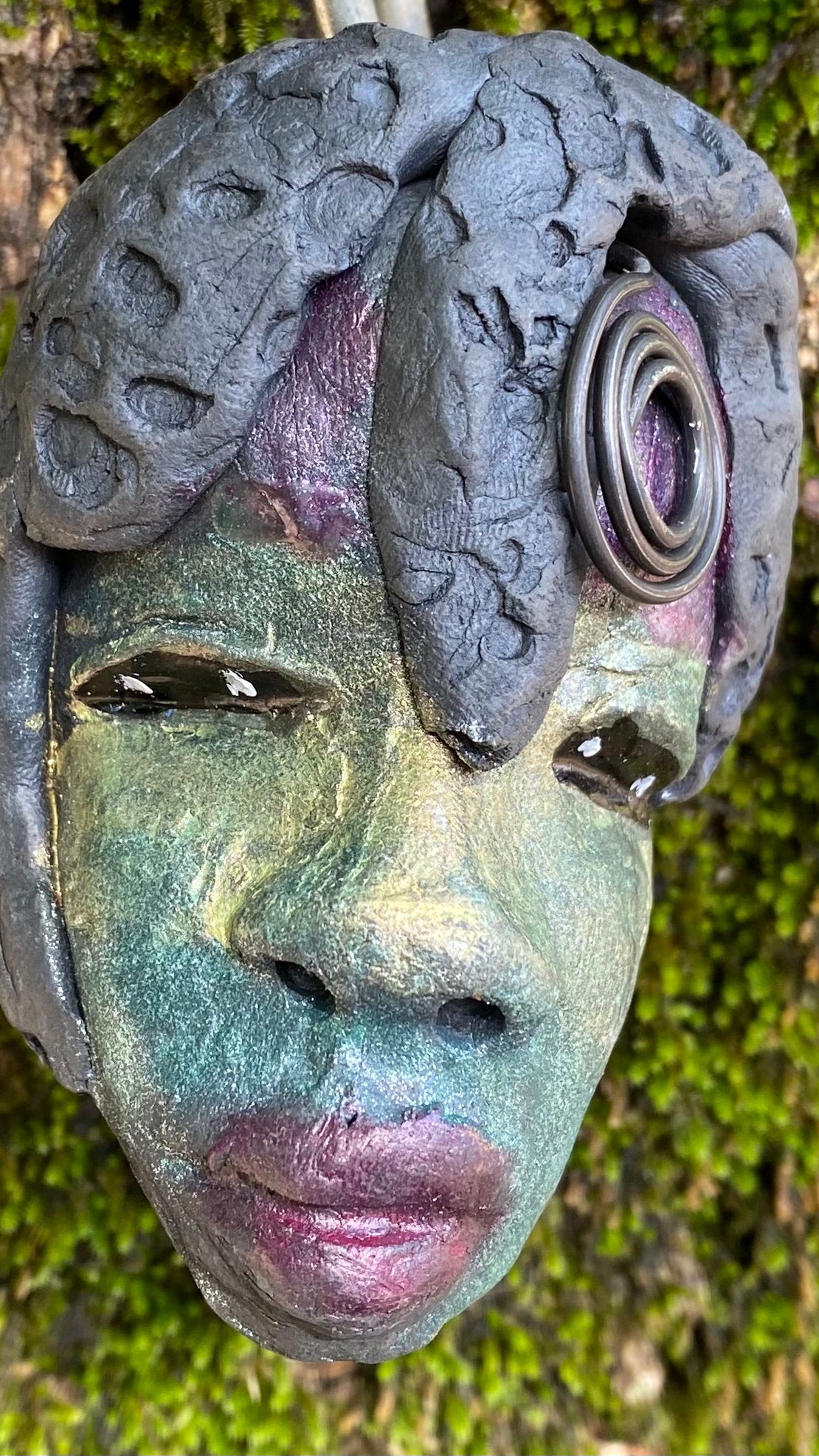 P.T. face is 3”x 5” and weighs 7 ozs. He has a two tone colorful smokey black complexion. P.T is an excellent starter piece from the HerDew mask collection!