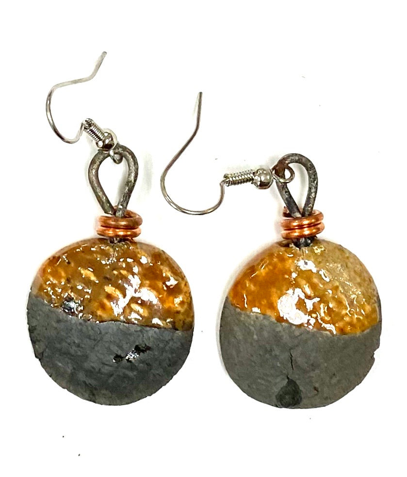 Shimmery two tone amber black luster 1/2 ounces