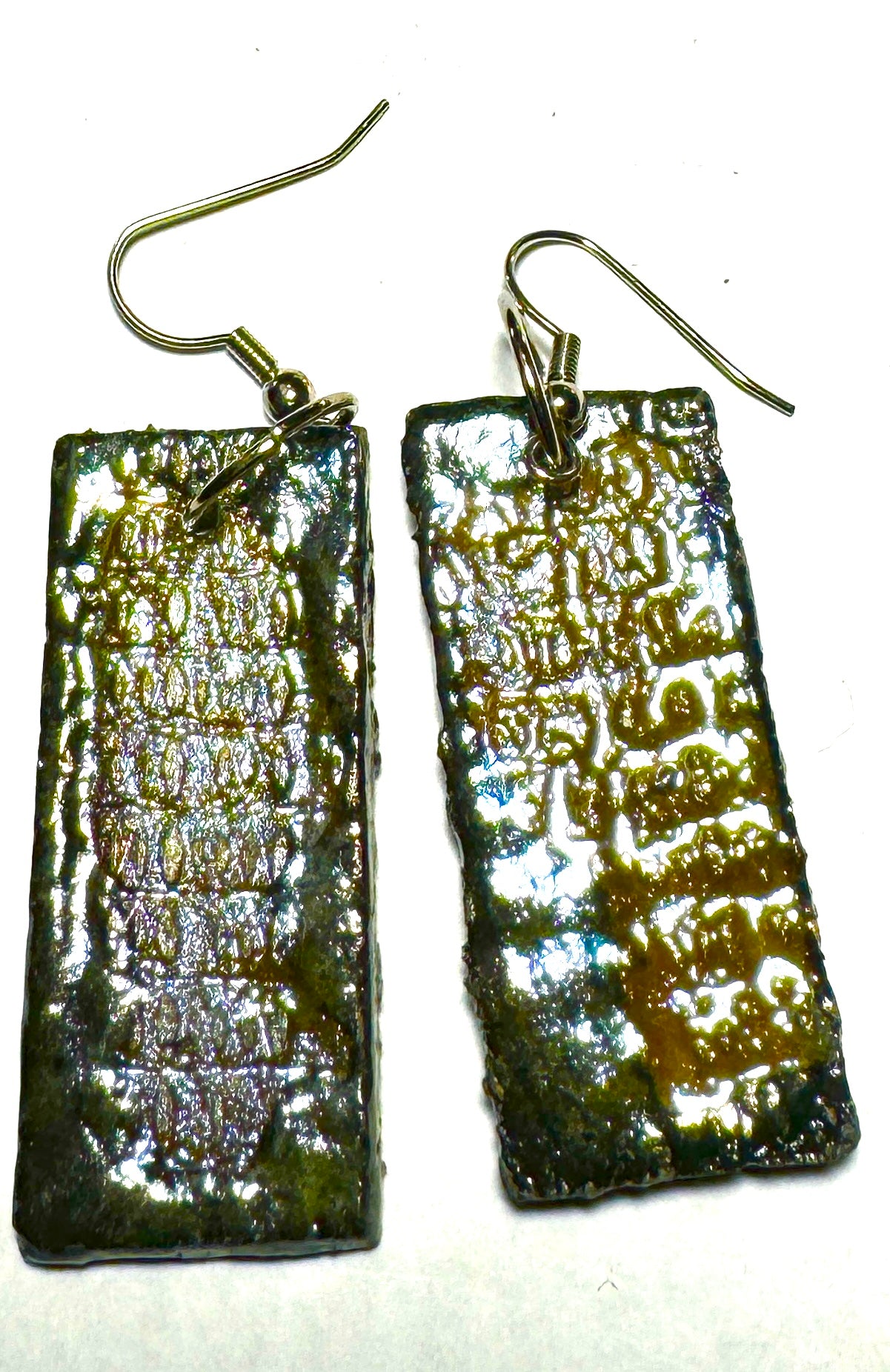 Raku Fired Earrings Shimmery Copper Luster Glazed on both sides 1/2 ounce The Raku Fired Earrings have a unique copper luster glaze that adds a special touch to any outfit. They come in a convenient 1/2 ounce pack, so you can easily take them on the go.
