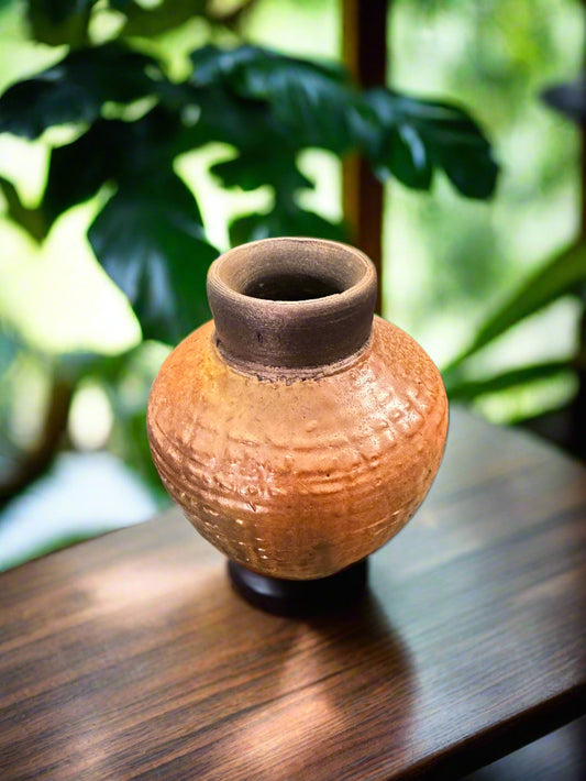 Lip Copper Textured Round Vase