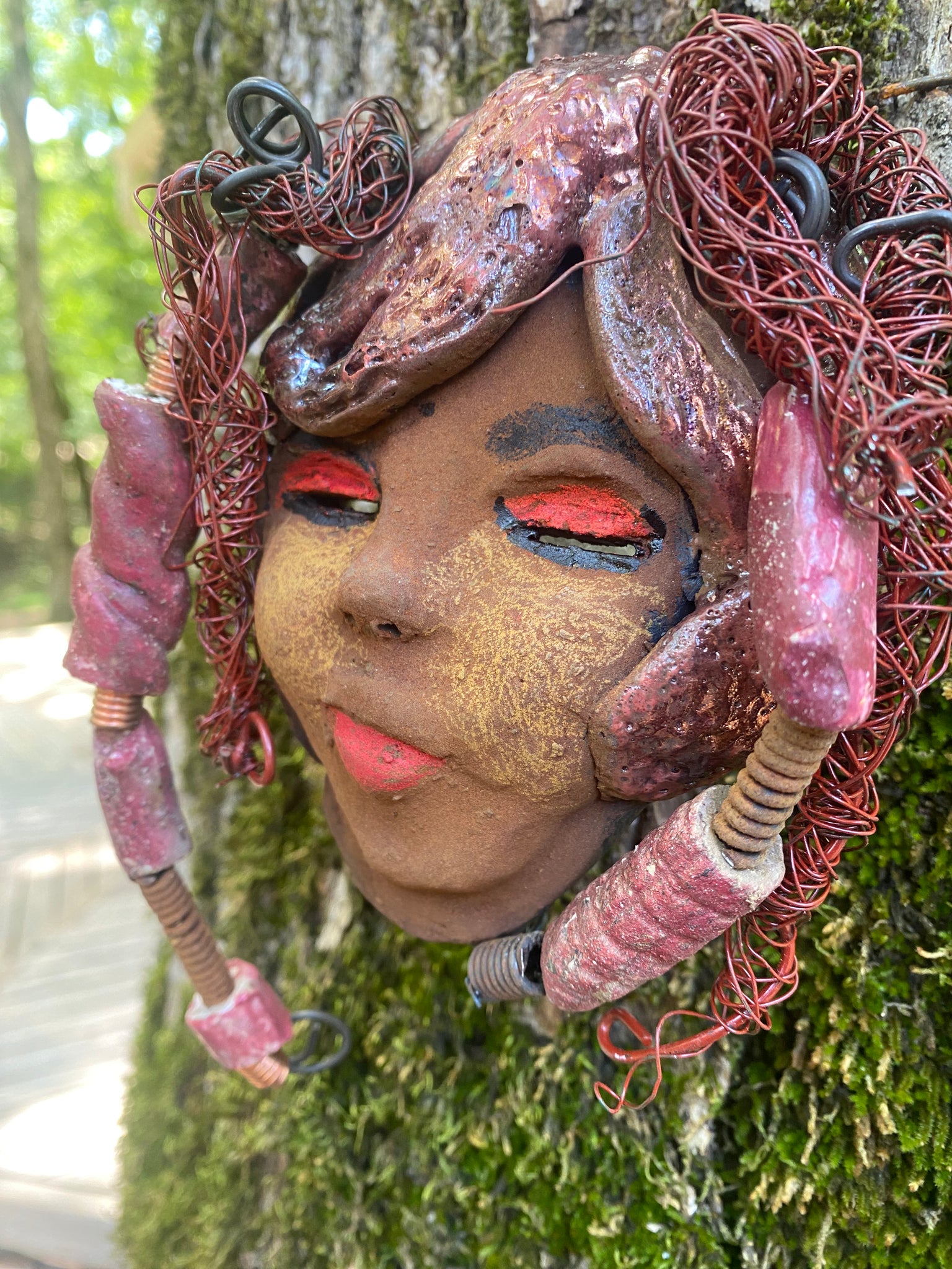 Valiza boasts an eye-catching rust brown complexion complete with rust  red lips.  At 7" x 5" and 10 ozs. she is crafted with 5 handmade, raku-fired beads. Additionally, Valiza features over 15 feet of coiled 24 and 16 gauge wire hair. If you have questions, please reach out!  