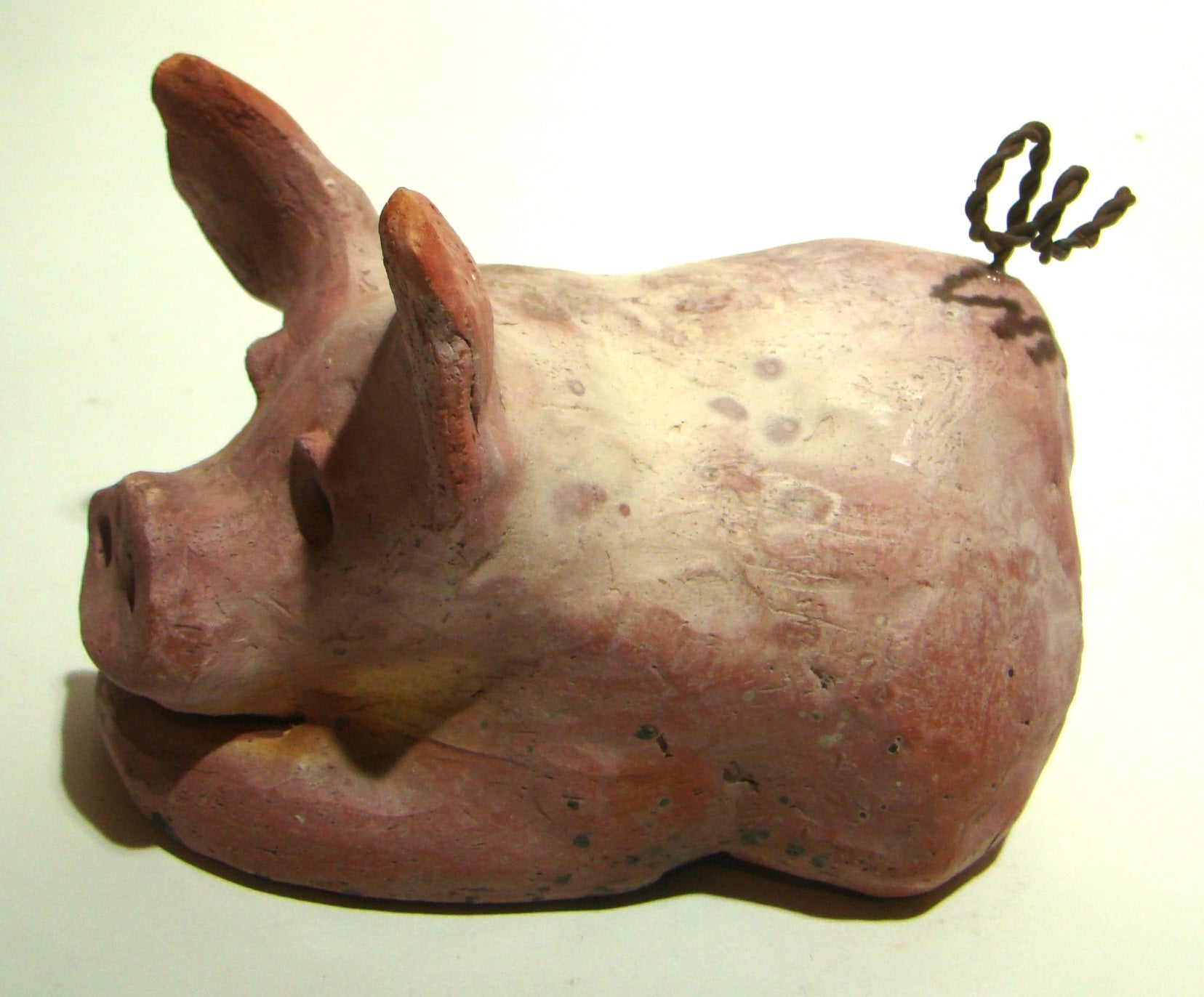 This Little Piggy is 4" x 5' x 6" and weighs 1.8 lbs